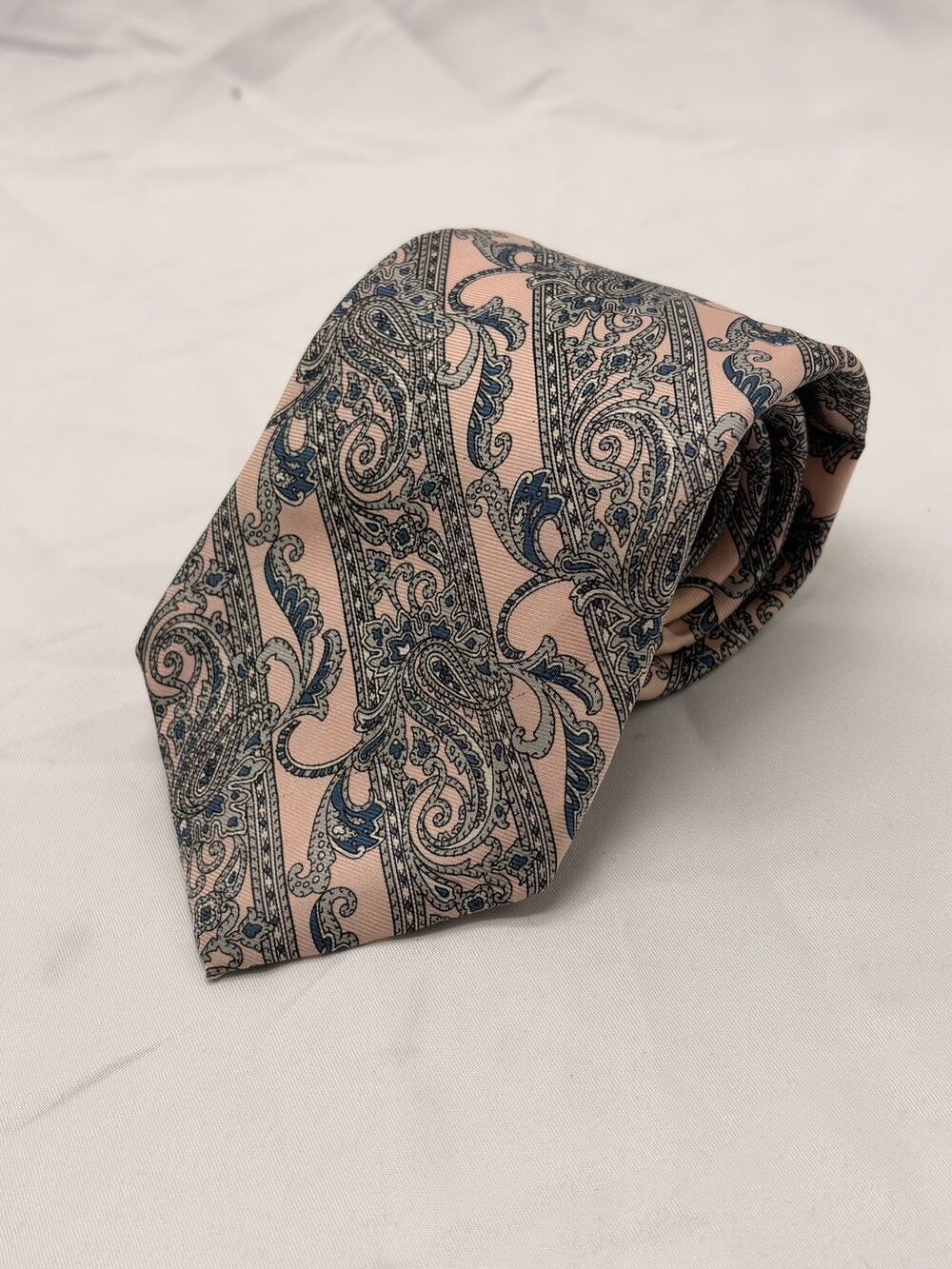 VTG Christian Dior Men’s Pink Blue Paisley Silk Tie 55” USA Made Retro